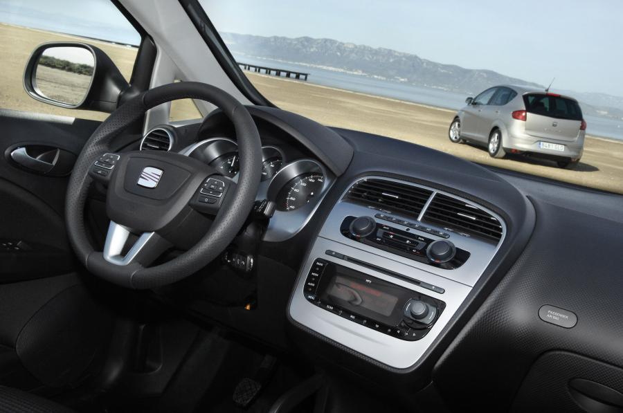  Seat Altea XL 2010 года  (фото 23 из 34)